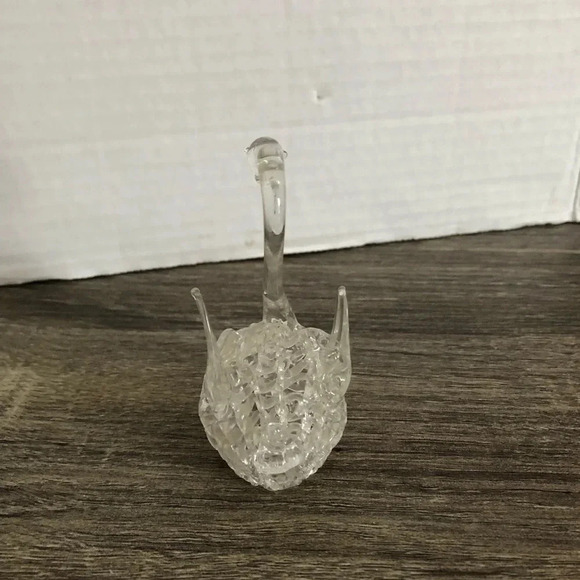 Hand Blown Spun  Glass Swan - Picture 4 of 8